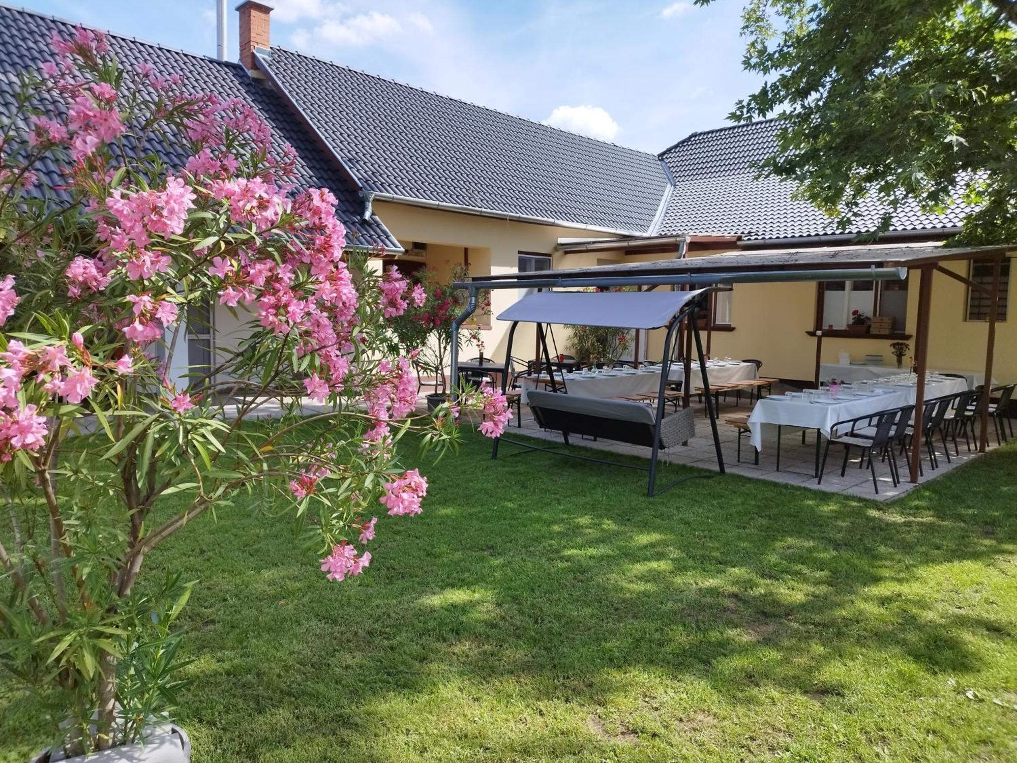 Tartós Szegfű Vendégház, Magánszállás Tazlar Exterior foto